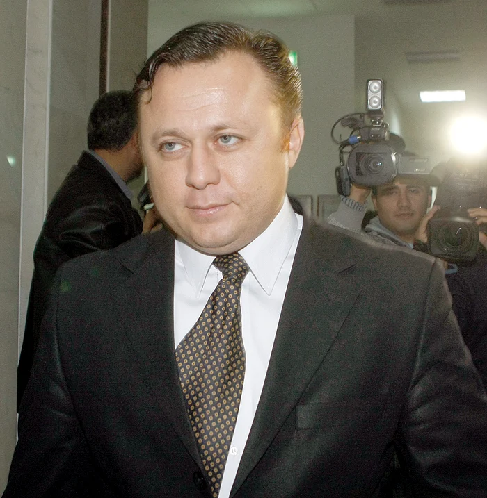 Dragoş Dolănescu, fiul cel mic al regretatului solist, dezvăluie secrete din relaţia furtunoasă a celor doi artişti