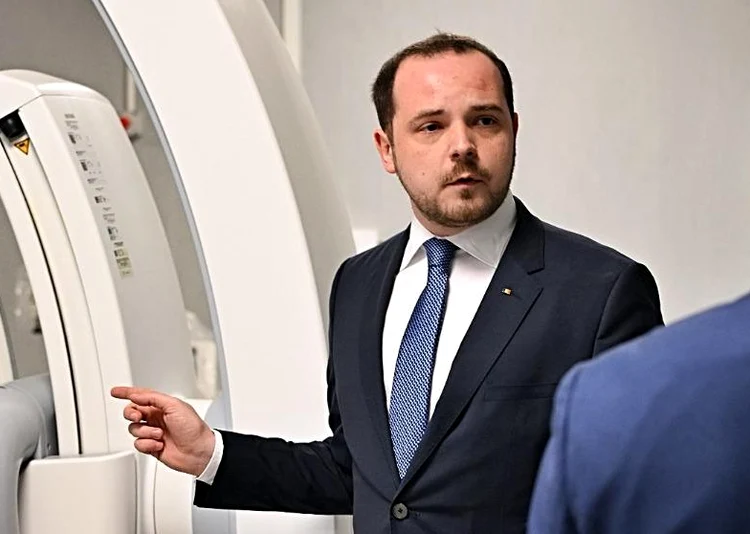 Alexandru Rogobete spune că două paturi pentru mari arși vor fi scoase la licitație Foto: Arhivă