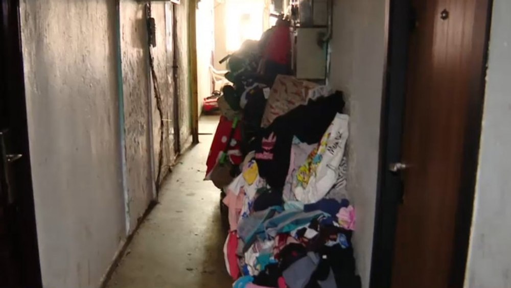 O pensionară s-a trezit cu casa ocupată abuziv. A reușit să o recupereze abia după un an: „Aveam și mașină de spălat. Nu mai e”