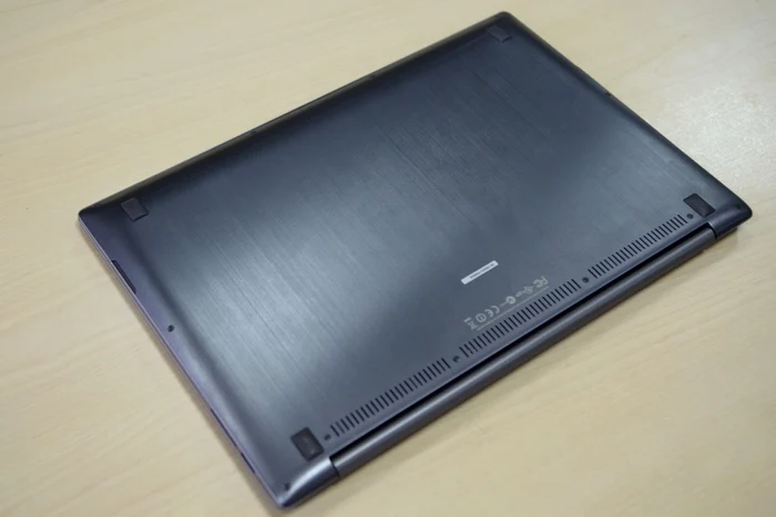 asus u38N foto adevarul