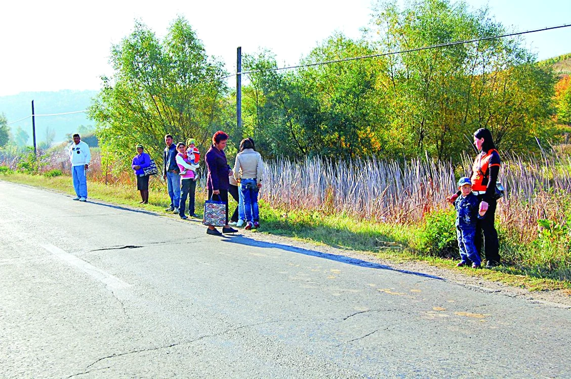 Pasagerii abandonaţi pe câmp