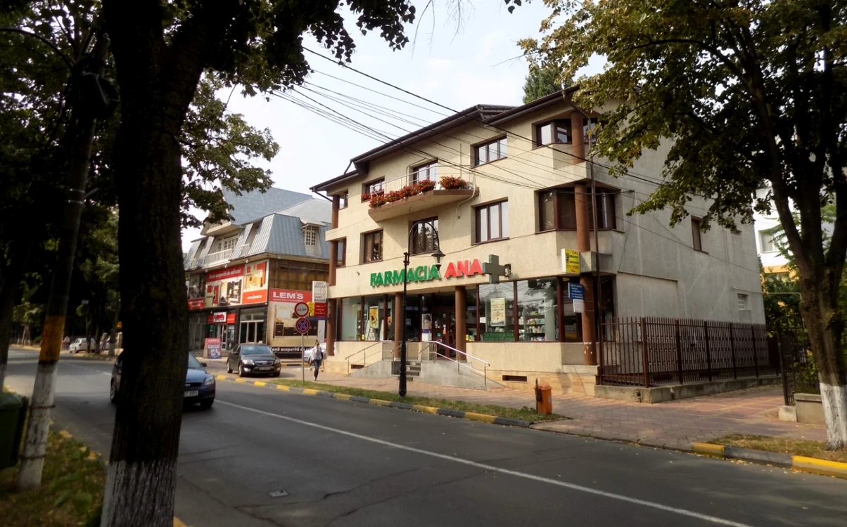 Complexul farmaceutic construit pe terenul schimbat cu Primăria FOTO Costel Crângan