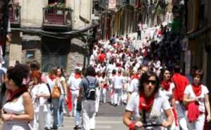 La Pamplona „când simţi taurul, închizi ochii şi fugi“