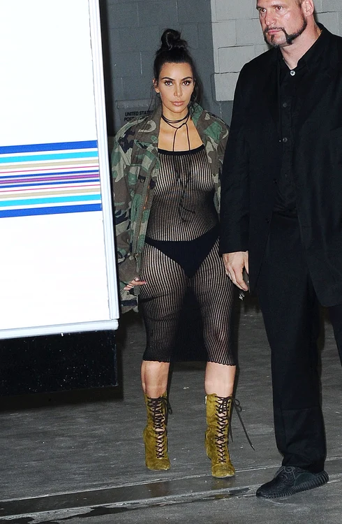 Kim Kardashian și rochia ei controversată