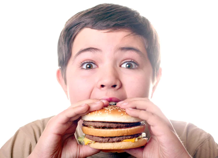 
    Mai mult de jumătate dintre  români sunt obezi  