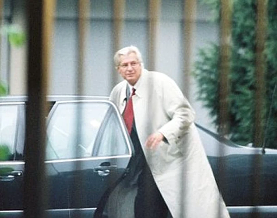 
    Berthold Albrecht era extrem de discret în ceea ce priveşte viaţa sa privată.  