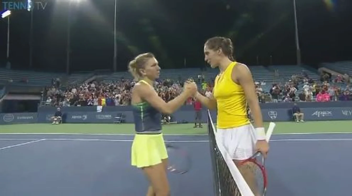 Andrea Petkovic a cedat după trei seturi în faţa Simonei Halep
