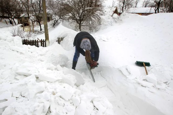 
    Comuna Glodeanu Siliştea este acoperită de zăpadă (Foto: Reuters)  