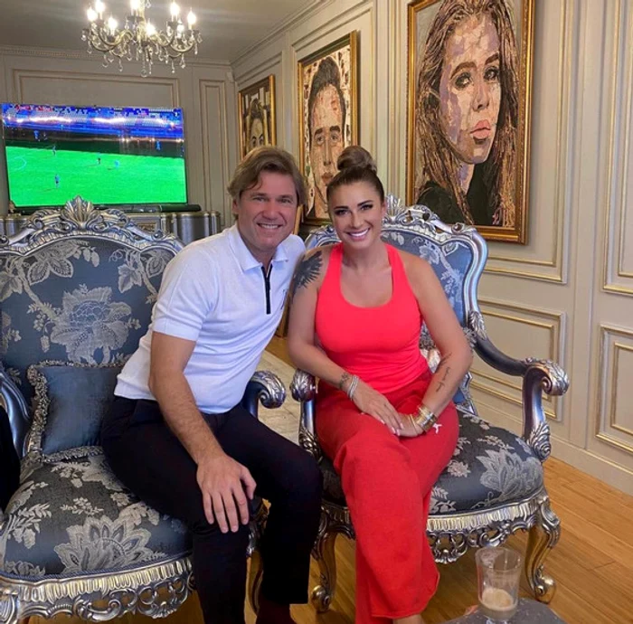 Anamaria e foarte mândră de noul aspect al casei şi în special de decoraţiunile luxoase
