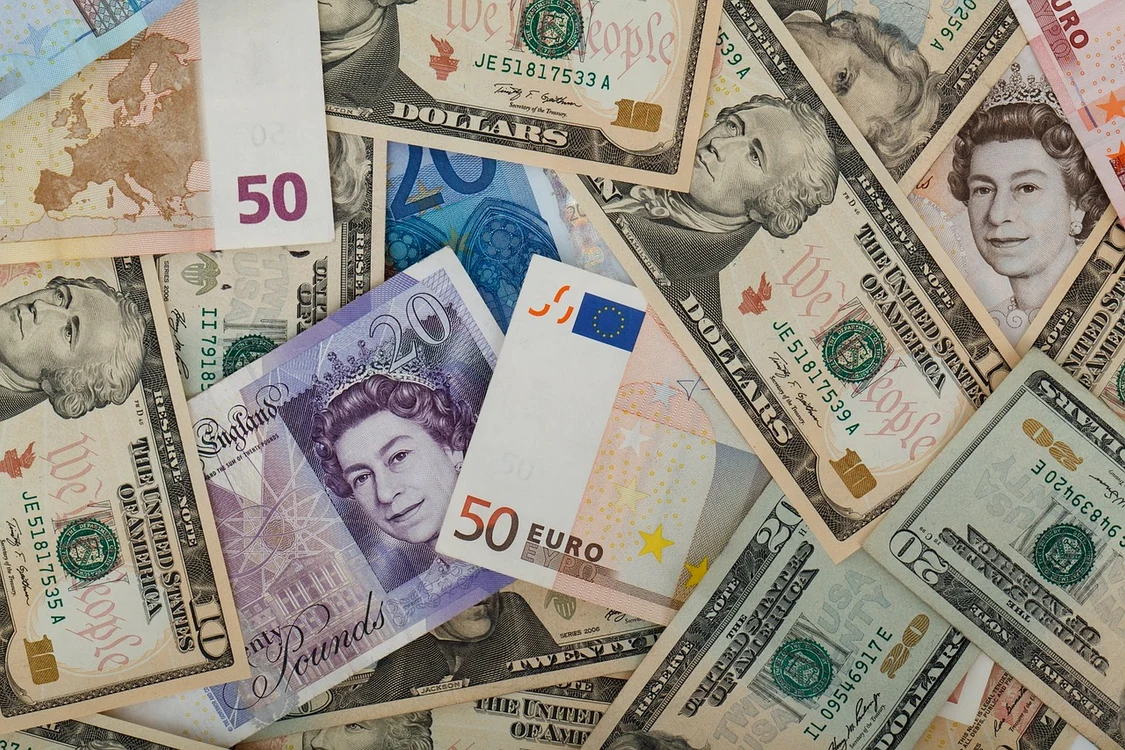 Bancnotele care valorează 1800 de lire