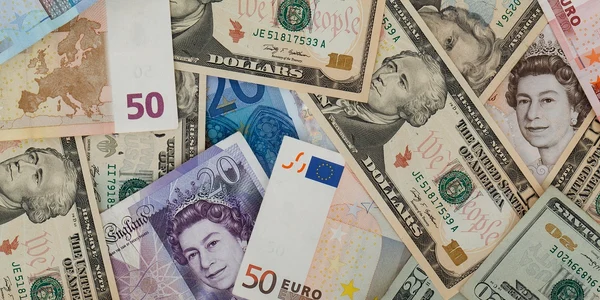 Bancnotele care valorează 1800 de lire