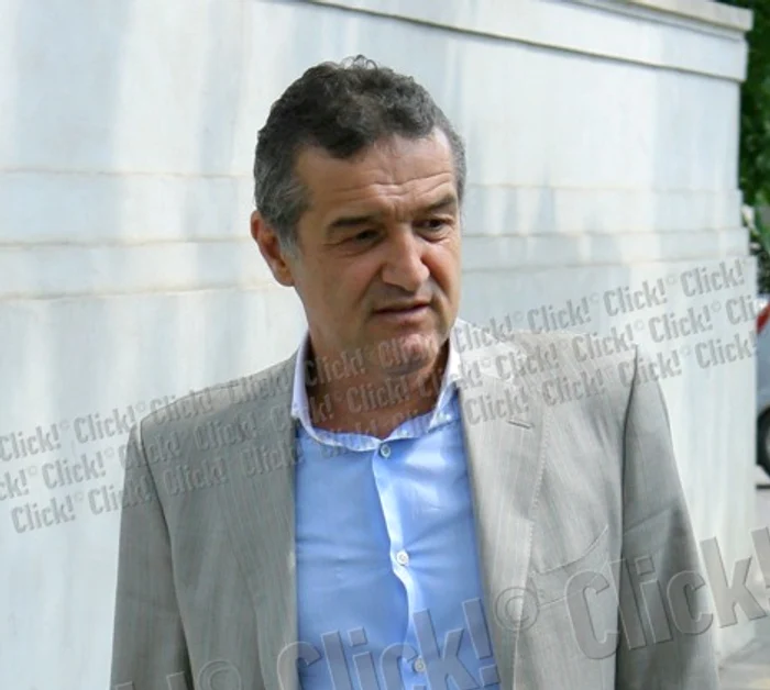 
    Gigi la Academia lui Hagi (capturi Kanal D)  