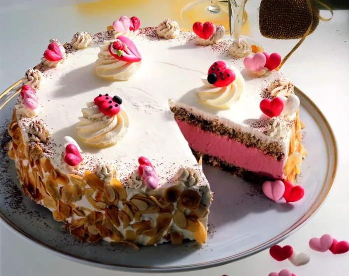 tort frisca ziua indragostitilor jpeg
