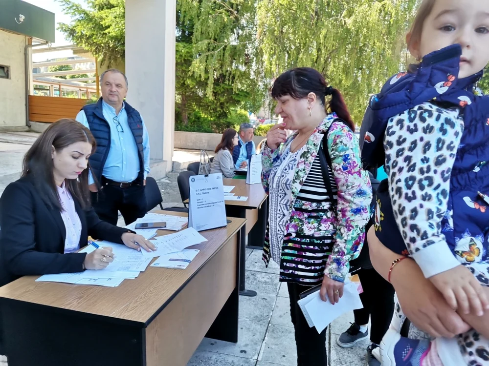 Puţini angajatori au avut „privilegiul“ de a strânge câteva CV-uri de la şomerii interesaţi de un loc de muncă FOTO: A.M.