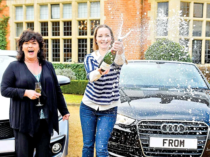 Bunicuţa Lynne Groves s-a trezit cu 1 milion de lire sterline după ce vânzătorul i-a dat biletul greşit