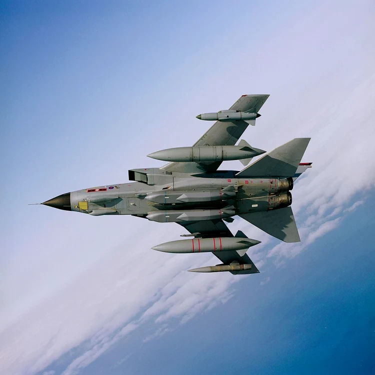Rachete Storm Shadow montate pe un avion militar britanic