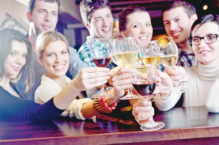 
    Pahare mici  pentru vin alb  