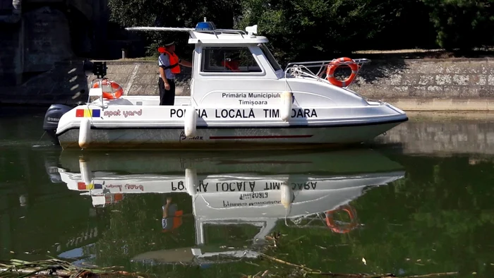 Poliţia Locală Timişoara patrulează pe Bega FOTO Ştefan Both