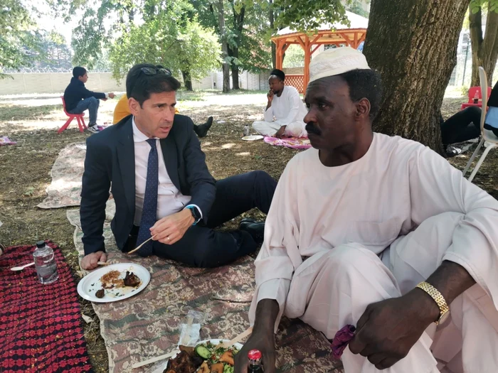 Pablo Zapata, emisarul UNHCR România, la sărbătoare de la Centrul de Tranzit în Regim de Urgenţă din Timişoara FOTO Ş. Both