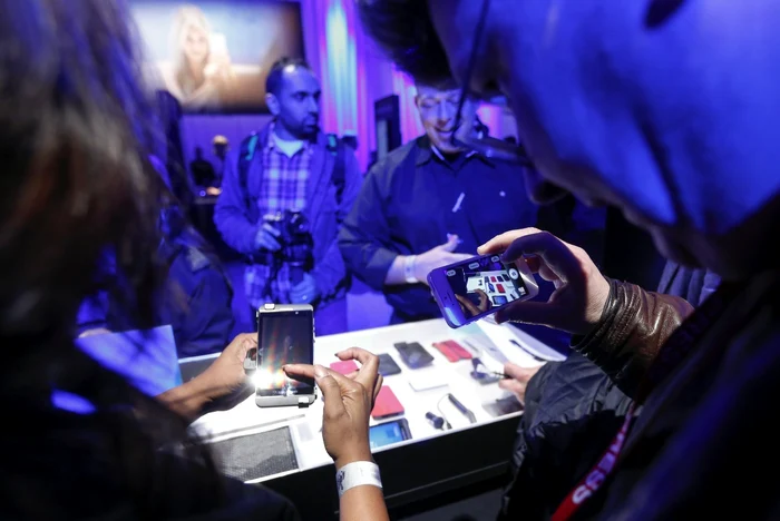 BlackBerry Z10 este un rival pentru iPhone şi terminalele cu Windows Phone. FOTO Reuters