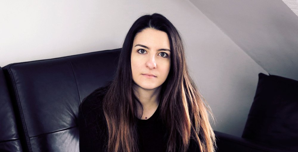 Alexandra Badea, dramaturg: „Purtăm în noi amprenta celor 50 de ani de dictatură. Avem nevoie să învățăm să devenim liberi“