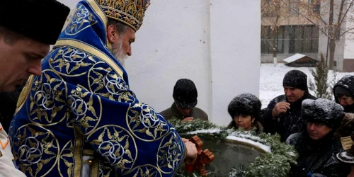 calarasi preotii sfintesc apele FOTO ESC