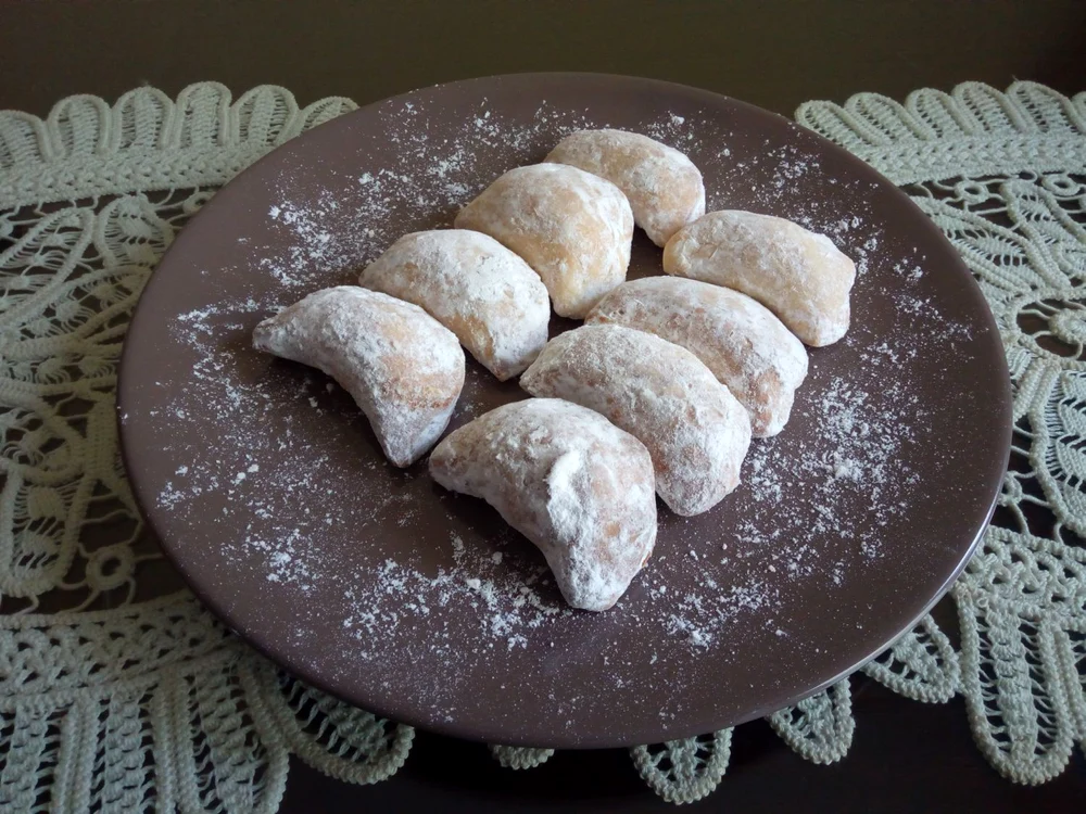 Cornulete Ravioli cu gem de capsuni si nuca jpeg