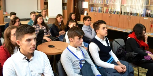 Videoconferinţă despre hrăţuire sexuală şi discriminarea femeilor la CCD Bacău