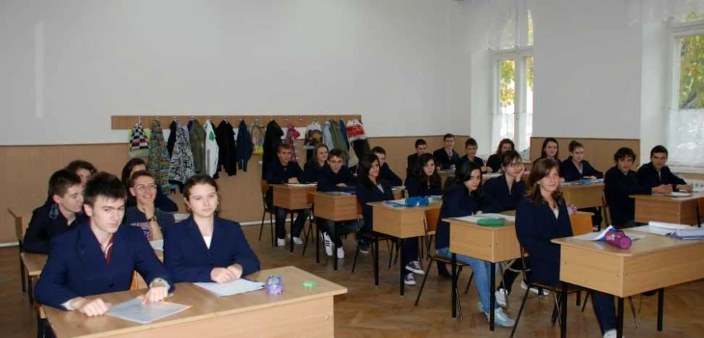 Elevii simulează bacalaureatul