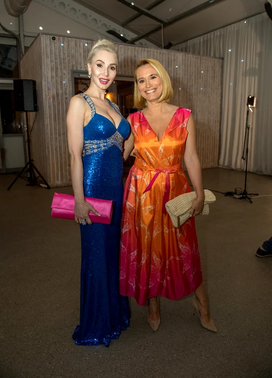 Ioana Lee, alături de Andreea Esca, la un eveniment monden