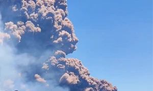 etna a erupt foto x png