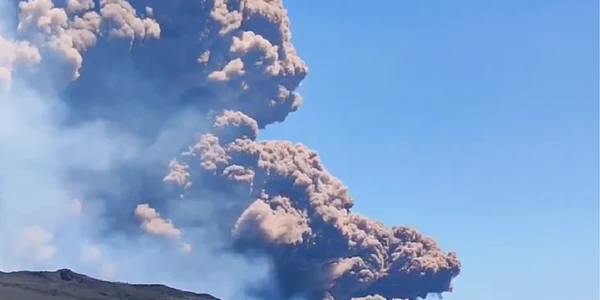 etna a erupt foto x png