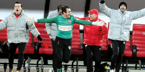 Claudiu Niculescu (dreapta) a fost titular într-un singur meci din retur, egalul cu Ceahlăul