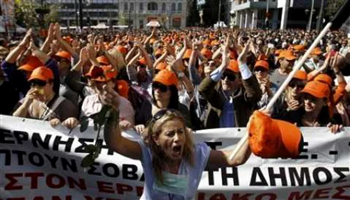 Confruntări violente între manifestanţi şi poliţie la Atena