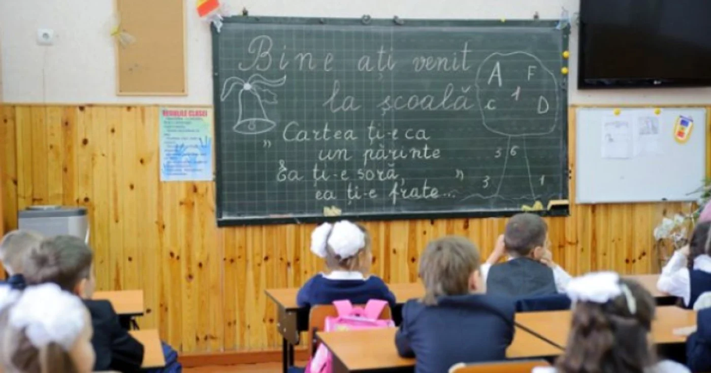 63,8% dintre părinţi vor ca orele să se
desfăşoare în clase