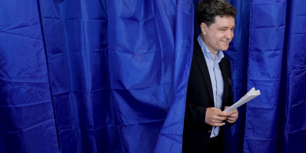 Nicușor Dan la vot. FOTO Inquam Photos / Octav Ganea