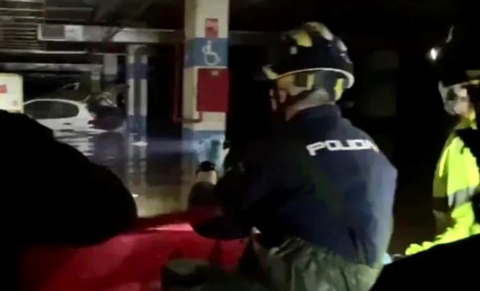 Căutări în subsolurile centrelor comercialea. FOTO Policia Nacional / Sursa FB Canarias Te Quiero