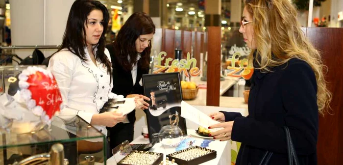 Rochiile de mireasă şi verighetele au fost în prim-planul vizitatorilor. foto Corina Tătăru