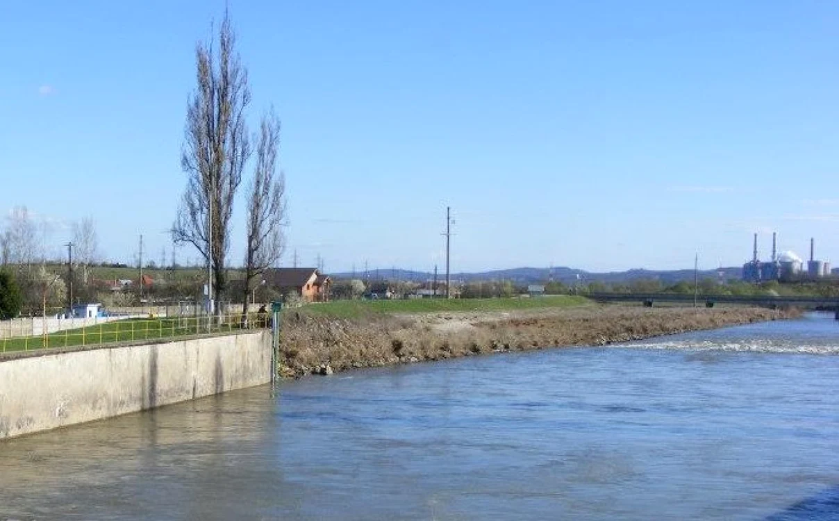 Râul Jiu este poluat în diferite moduri  Foto: Arhivă