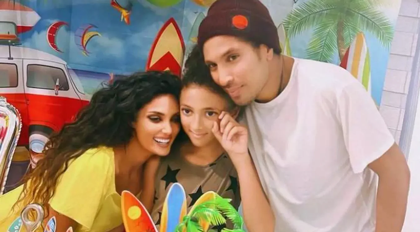 Jeremy Lewis, Claudia Pavel și fiul lor, Noah