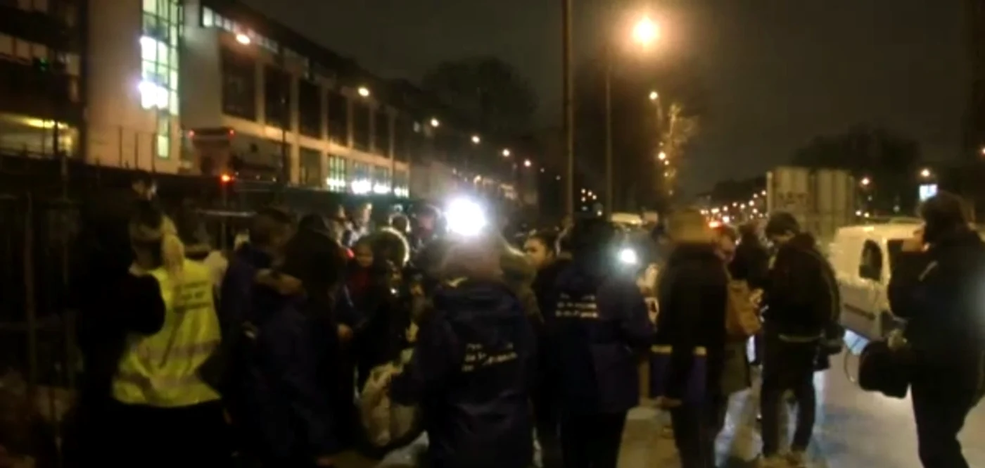 
    Rezidenții sunt furioși pe autoritățiFoto: captură video France24  
