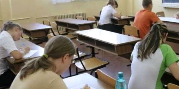 Doi elevi au fost eliminaţi din examen