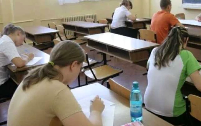 Generaţia care susţine acum Bacalaureatul nu a mai trecut printr-un examen naţional   FOTO: Adevărul