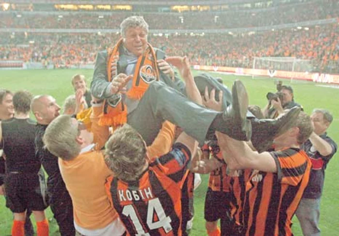
    Mircea Lucescu a cucerit  titlul în Ucraina pentru a  cincea oară consecutiv  