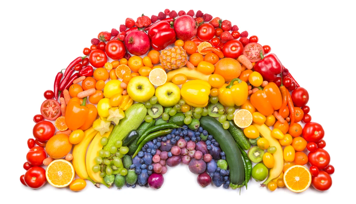 Dietele bogate în legume şi fructe de culori diferite reduc riscul de cancer 