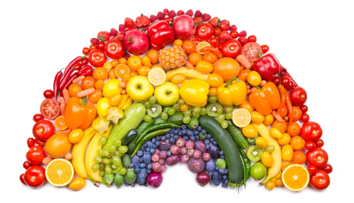 Dietele bogate în legume şi fructe de culori diferite reduc riscul de cancer 