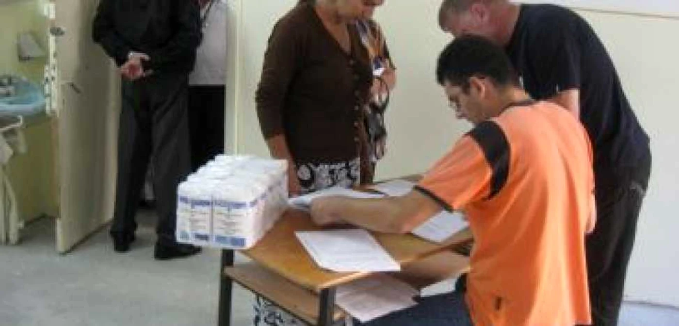 Râmnicu Vâlcea: Nevoiaşii au primit alimente de la UE