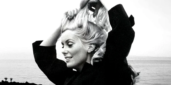 O fotografie a actriţei Catherine Deneuve  pe afişul oficial al festivalului de la Cannes FOTO Facebook jpg