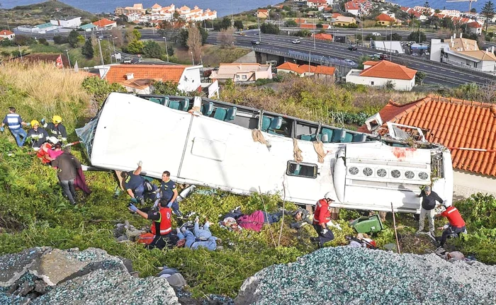 Vehiculul morţii s-a oprit într-o casă