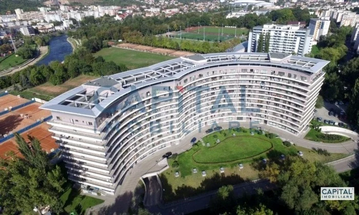 Blocul „Semiluna” din cartierul Mănăştur. FOTO: Capital Imobiliare